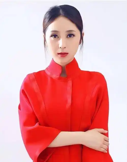 歌手云飞年届四十,但一点都不显老,他和郭津彤的宝宝都4岁了!