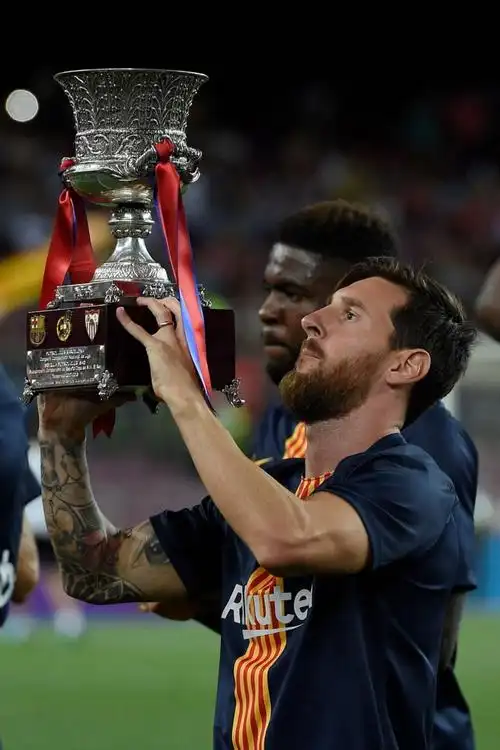 足球明星messi里奥梅西凌空抽射,高清图片,手机壁纸