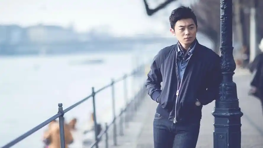 内地明星 朱亚文 明星风尚壁纸