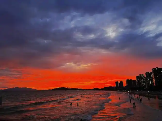 海边的晚霞是真的美