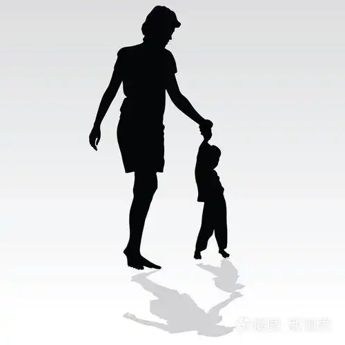 母亲领着孩子的手