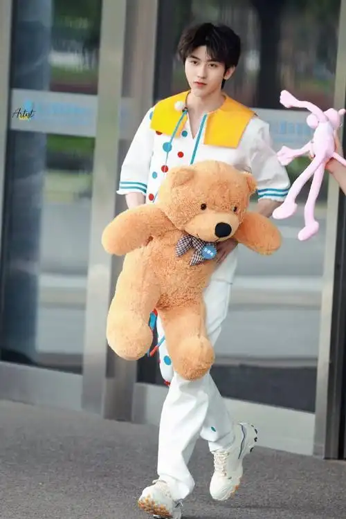 大宝宝抱着大熊02spotlight-蔡徐坤#蔡徐坤#hug me(抱我)