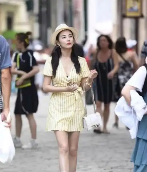 肩宽骨架大的张雨绮蒋欣真敢穿性感大v