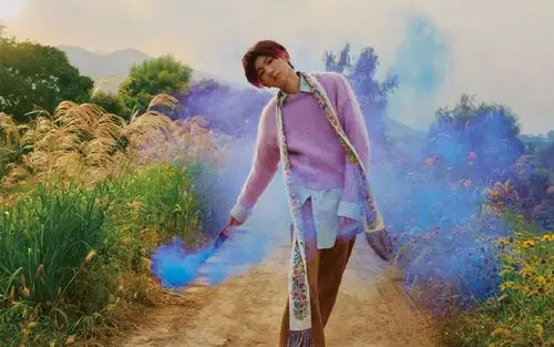 王源秋日森系写真桌面壁纸