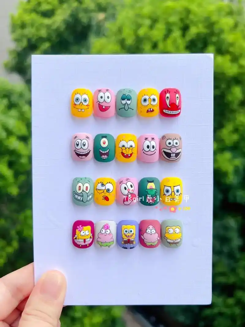 美甲手绘彩绘卡通作品海绵宝宝