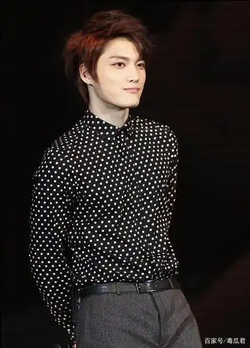 拿确诊新冠当愚人节玩笑,金在中迷惑行为引众怒,网民请愿严惩