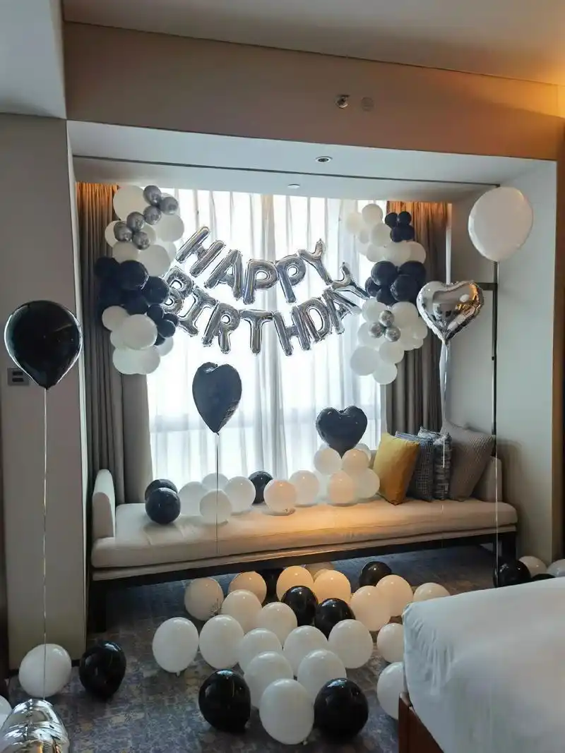女生给自己的男人一份生日浪漫.男士酒店生日布置#气球布置 # - 抖音