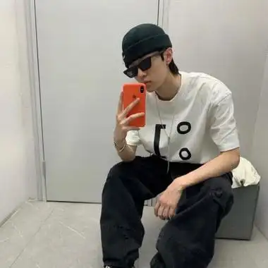 超帅戴眼镜很有品味的质感男头-男生头像-糖果壁纸