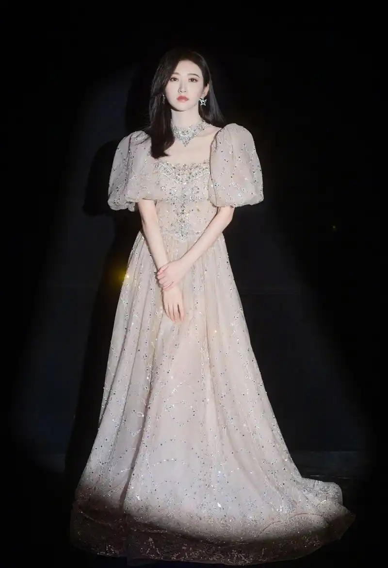 景甜粉红薄纱连衣裙优雅时尚写真