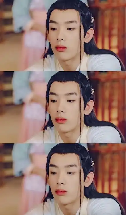 的黄天崎也不过才18岁,怎么长得这么成熟,也许是太不适合古装造型吧