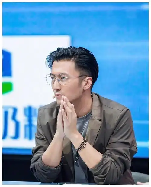 谢霆锋帅气造型,很有男人味,关键还懂六国语言!这太全能了__财经头条