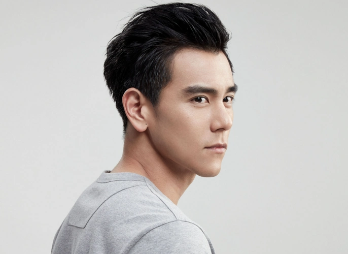 男神彭于晏高清帅照,图1侧脸棱角分明,图4伸着舌头搞怪卖萌!