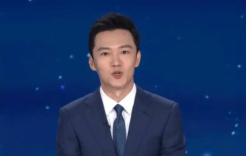 著名主持人张韬30岁进央视34岁上春晚是亲人眼里的暖男