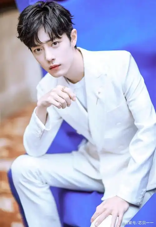 肖战最帅西装照,优雅绅士帅气有型,拿去做壁纸吧