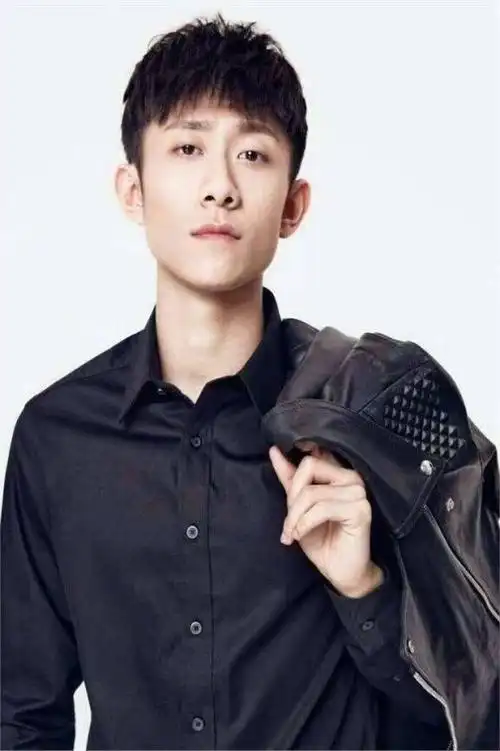 在谈及婚姻问题时,张一山表示结婚可能会影响接戏.张