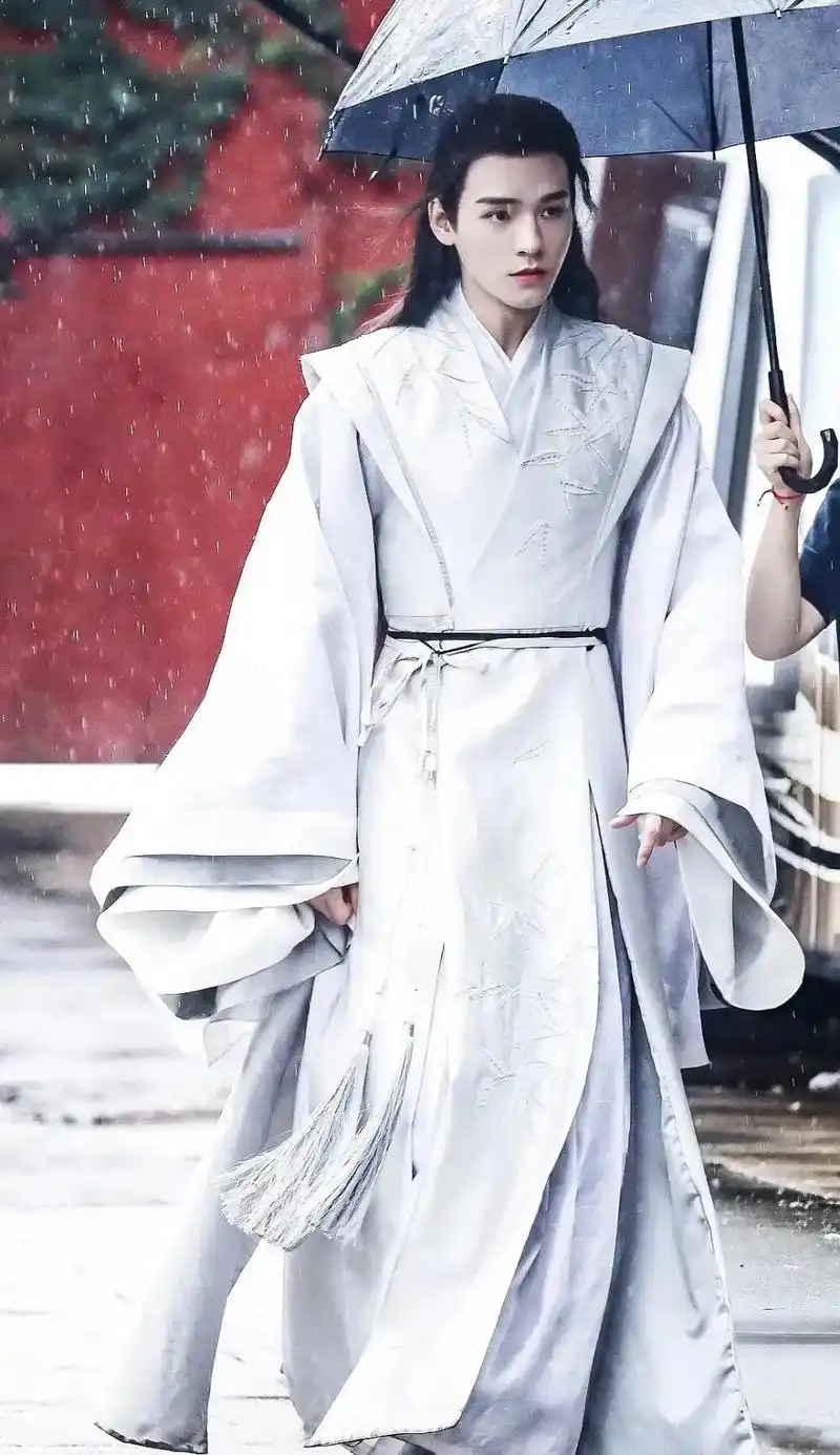 龚俊 #山河令 #温客行 全剧16套衣服造型,剧组真的很用 - 抖音
