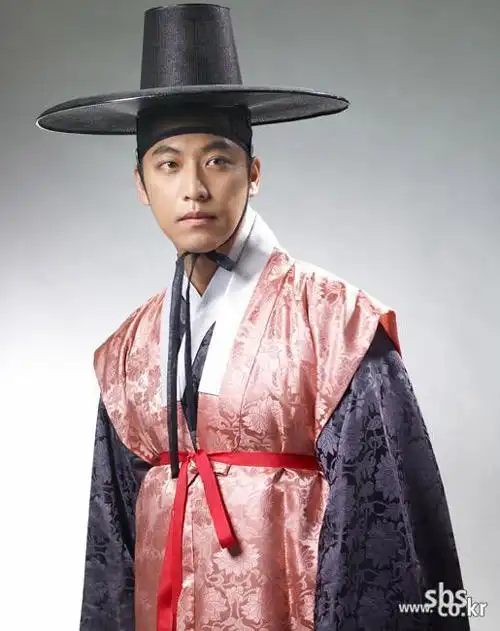 组图:韩国男星古装造型大比拼 你最钟意谁?
