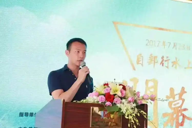 霍启文昨日在现场亲力亲为,今日则出席了南沙自邮行水上嘉年华的开幕