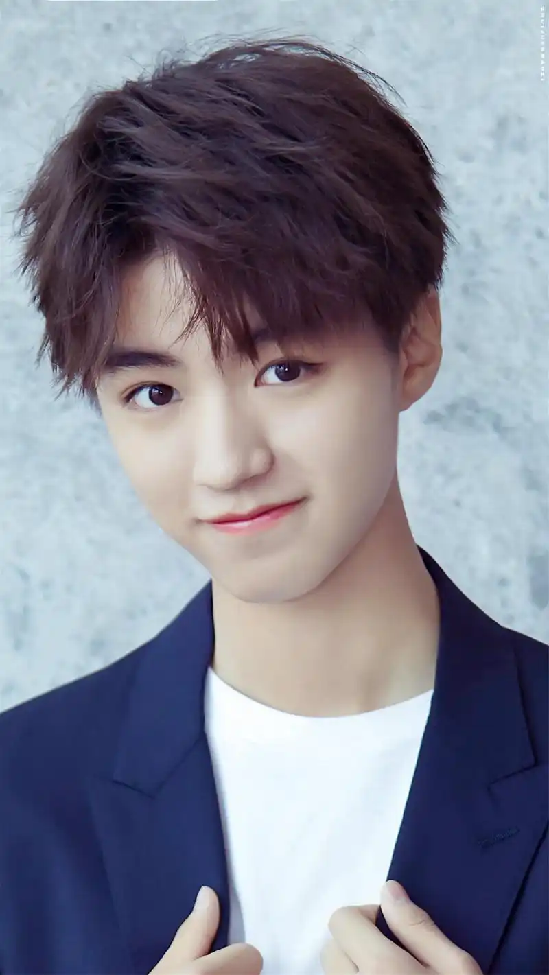 18年男星人气榜:张艺兴第十,tfboys全上榜,这位人气偶像排第一