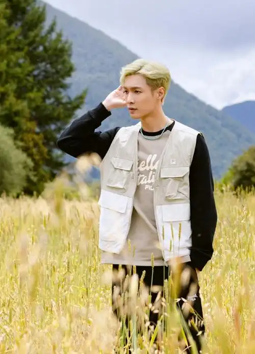 张艺兴袁娅维跳锅庄舞##fila含天丝可降解产品##fila可持续时尚