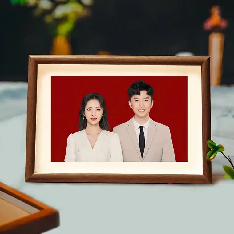 好喜欢这个海马体结婚登记证件照相框,可以把我们的照片放在上面 - 抖