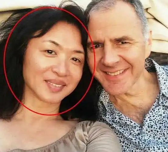 53岁的金星为了自己的梦想,不惜代价变性,如今她后悔了吗