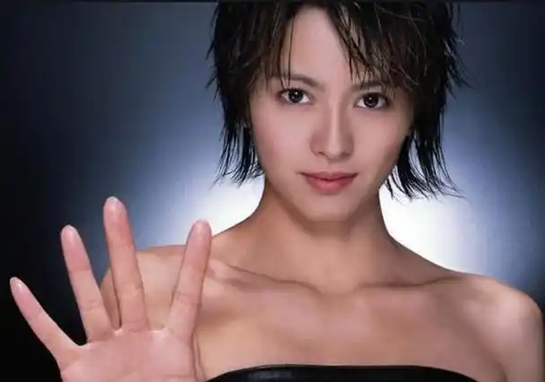 48岁的梁咏琪:赢下了爱情,却输了事业