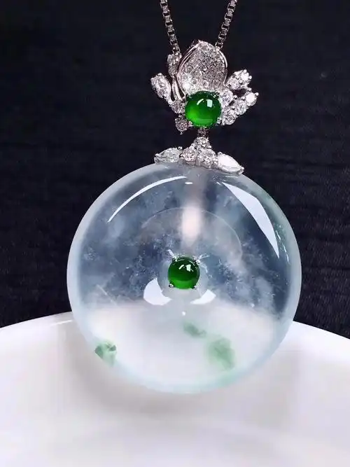 平安扣翡翠图片大全(欣赏一下翡翠吊坠平安扣)