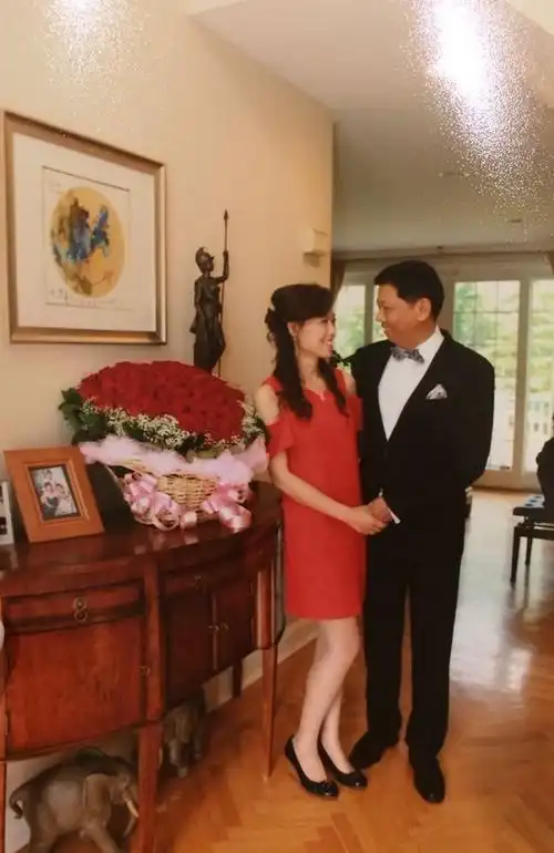 海外画家曹俊下