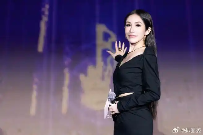 萧亚轩礼服反穿##萧亚轩