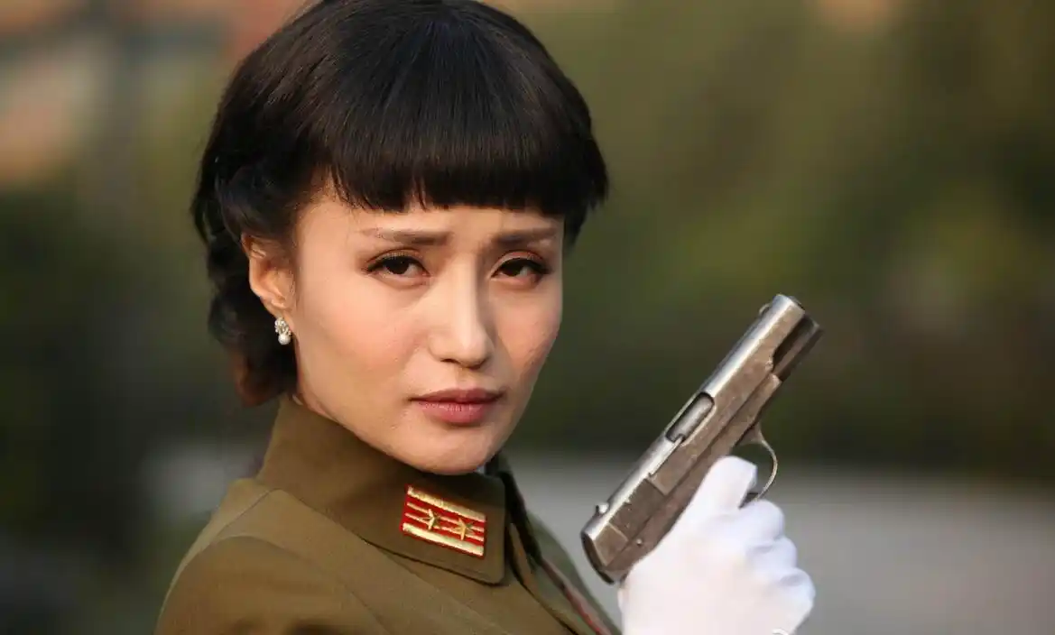 万美汐出道这么多年来,饰演的很多角色都让大家喜爱不已,而且自带狠劲