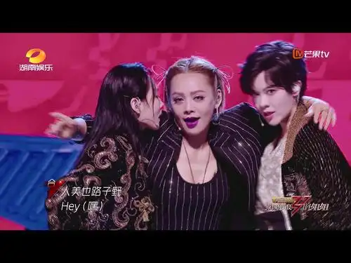 请欣赏当黄龄看到宁静抱王霏霏和郁可唯的表情