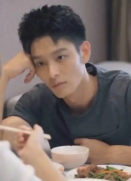 他在逆光中告白番外 【逆光小剧场第6集】厉腾的情敌在阮念初心里