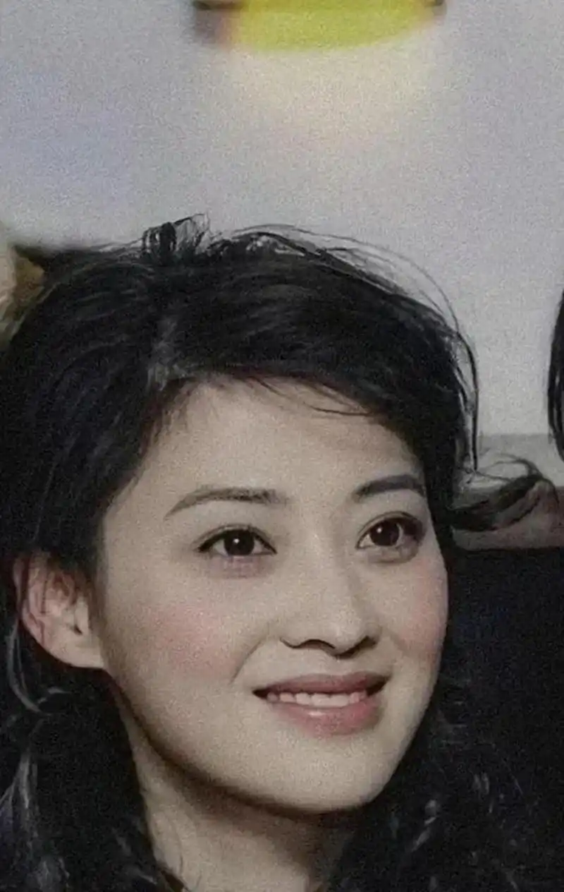 年轻时的梅婷漂亮得好像瓷娃娃一样啊!这也太美了吧!