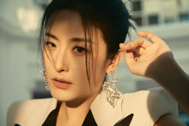 ω?)ノ- ( ゜- ゜)つロ