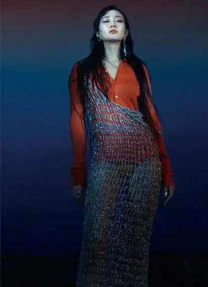 在《乘风破浪的姐姐2》中翻红以后,王鸥开始向时尚圈进军,更多人关注