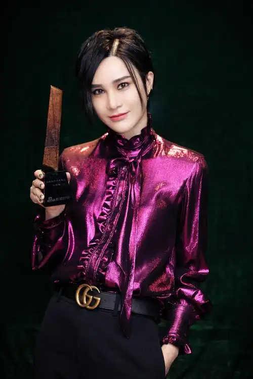 尚雯婕亮相2017新浪风格大赏获年度时尚态度艺人大奖