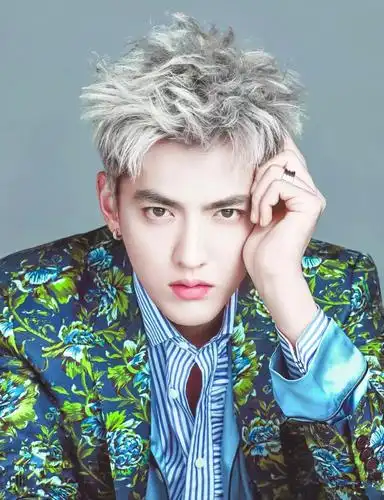 被嘲油腻不到三个月,一度胖成大妈的吴亦凡瘦回颜值巅峰!