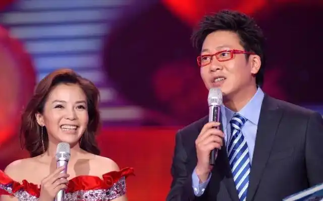 他曾是央视主持人,两任妻子都是同行,如今48岁生活十分幸福_林海