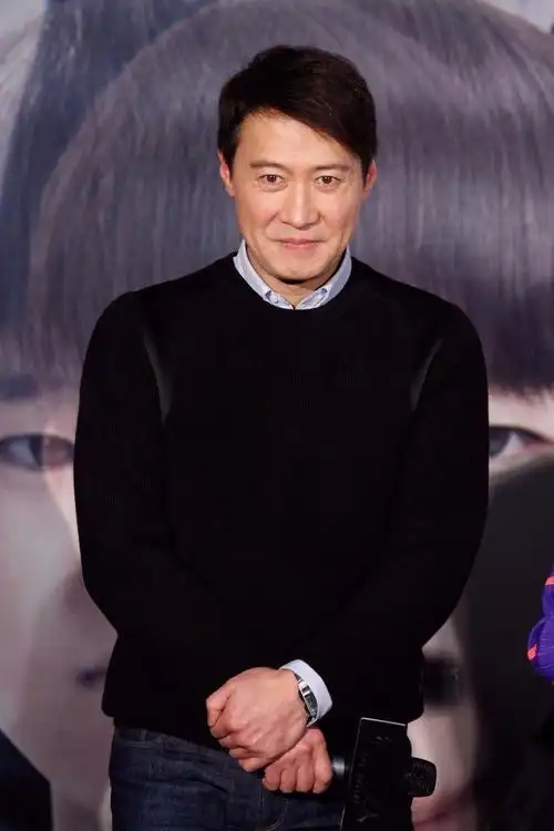 黎明一家三口近照女儿大眼睛脸蛋肥嘟嘟被赞像爸爸