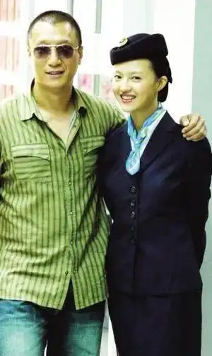 男主孙红雷,女主傅晶剧情:男主是卧底99%戏份都是黑道大哥,女主是家境