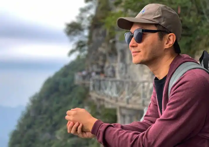 在《披哥》扭胯封神的张智霖,其实是我们一直在找的古装美男!