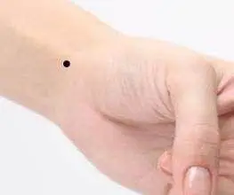 手心主富,手背主贵!手上各部位痣相命理解析