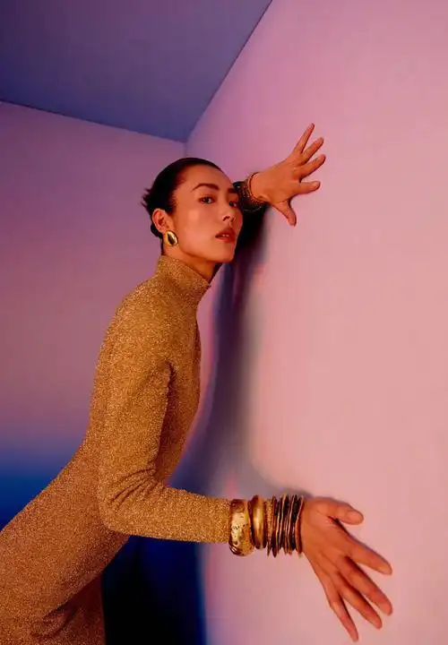 高级脸超模刘雯拍时尚大片,网友:不修图就敢放出来?