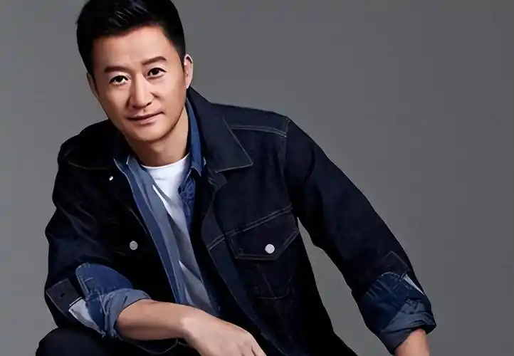 回顾吴京:22岁到49岁,从小鲜肉到百亿影帝,铁血硬汉的艰辛之路!