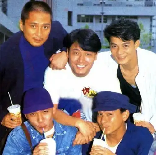 "最帅杨康"苗侨伟:与女神戚美珍恩爱32年生一双儿女,幸福美满