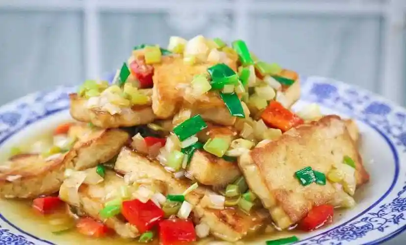葱烧豆腐的家常做法(葱烧豆腐的家常做法视频红烧)