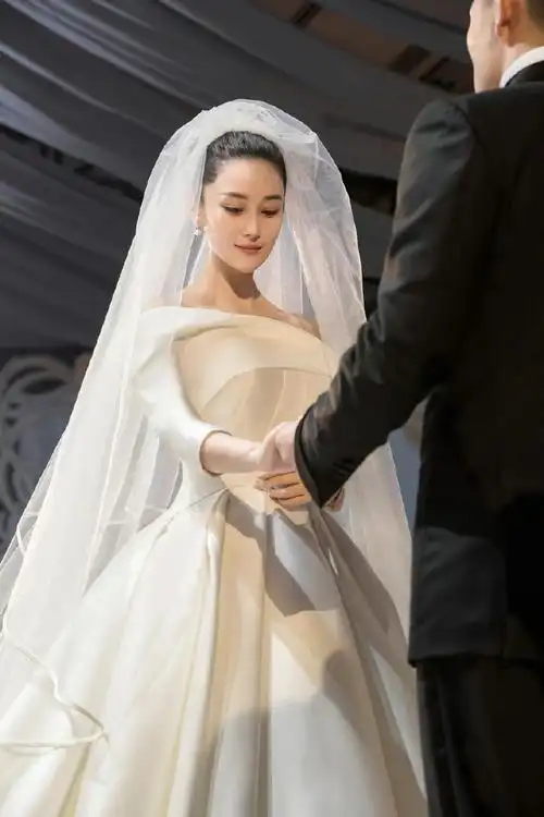 每次看到张馨予何捷的婚纱照 都要感叹一句拍得巨好看#张馨予玄学