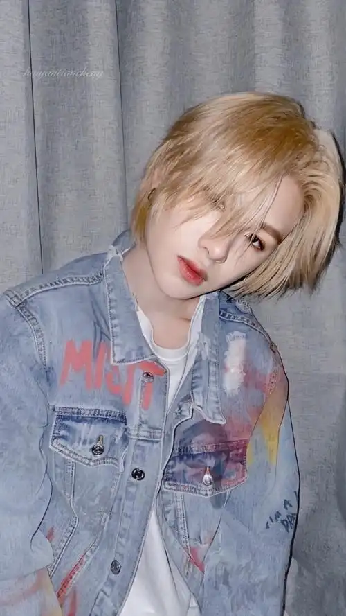 关注  手机壁纸 黄明昊 神仙背景