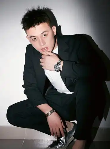 资源好到爆的欧豪,原来是个时尚"痞帅"男孩